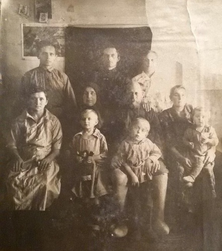 Семья, 1928 год, Сибирский край, с. Ксеньевка