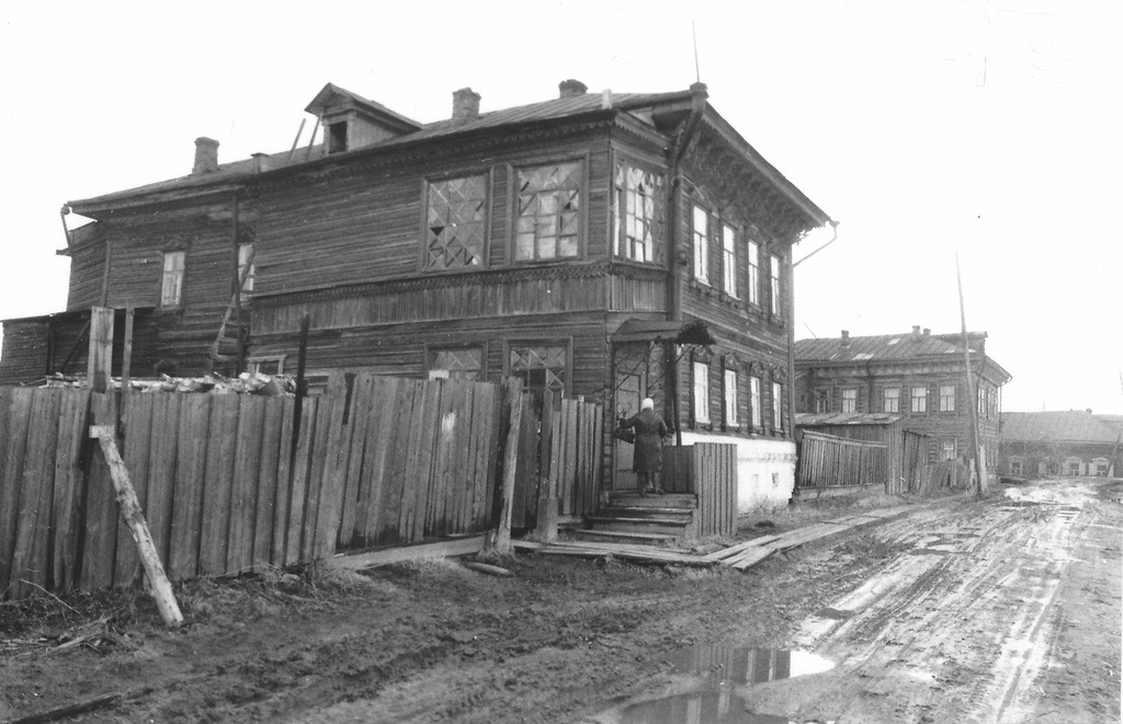 Фото "Улица Басова", 1985 год, г. Тобольск - История России в фотографиях