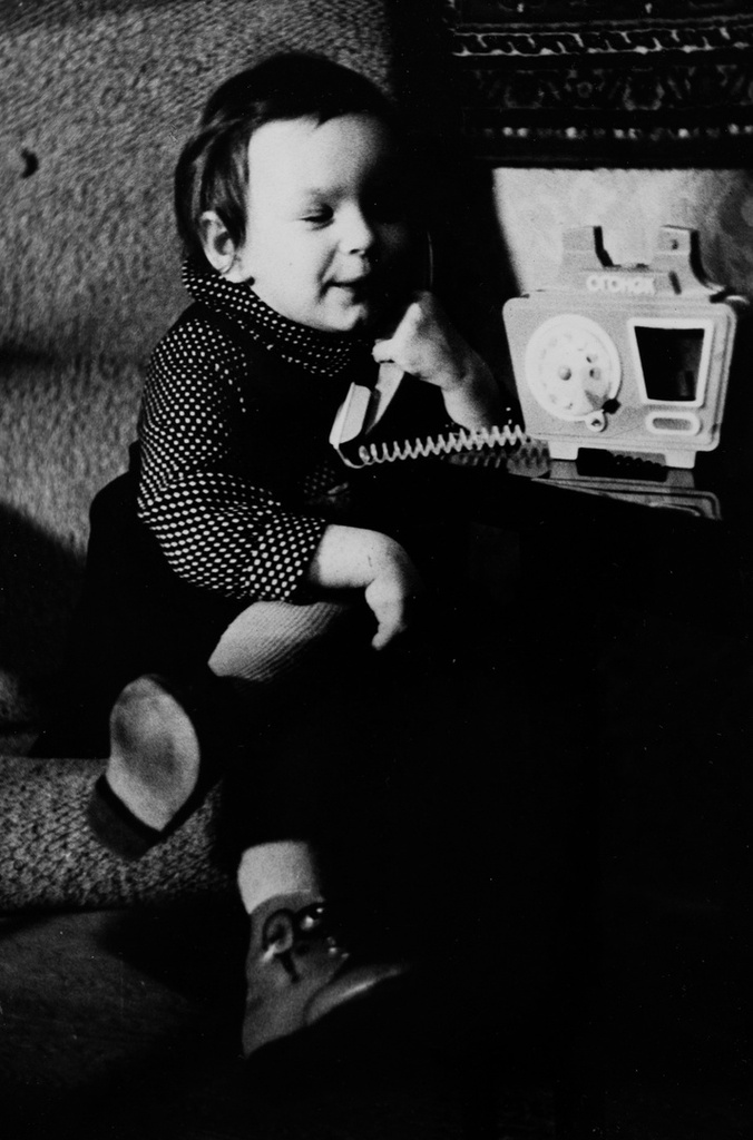 «У аппарата», 1981 год, г. Москва. Выставка «У меня зазвонил телефон...» с этой фотографией.