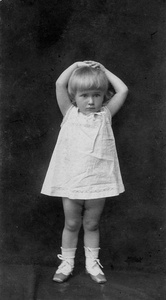 Портрет девочки Мусеньки, 12 октября 1905, г. Москва. Фотография из архива Киры Логуновой.