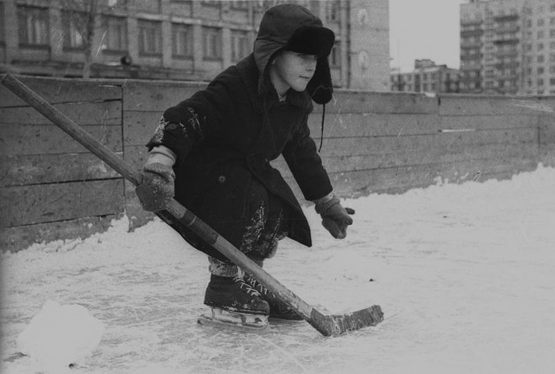 «В воротах», 1962 год, г. Ленинград. Выставки&nbsp;«На коньках», «Сезон шапок» и видео «Пионеры» с этой фотографией.
