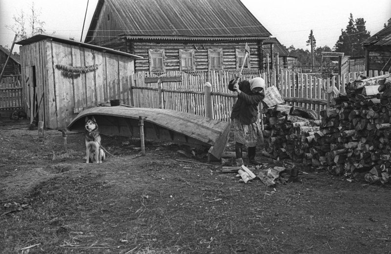 Деревня Березово, 1974 год, Ханты-Мансийский АО, дер. Березово. Выставки&nbsp;«Окно в деревню»&nbsp;и «Россия целиком» с этой фотографией. 