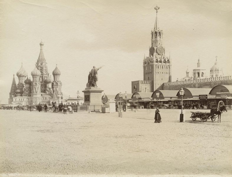 Торговля на Красной площади, 1886 - 1889, г. Москва. Выставка «Поворот истории. Поворот памятника» с этой фотографией.