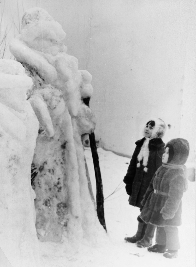 Встреча с Дедом Морозом, 1986 год, г. Москва. Выставка «На морозе» с этой фотографией.