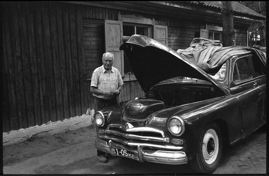 Автолюбитель, 23 сентября 1987, г. Новокузнецк. Выставка «Роскошь и средство передвижения» с этой фотографией.