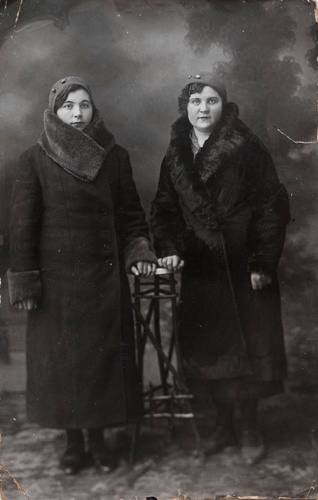Сестры Раиса и Александра, 1933 - 1935, Нижне-Волжский край, г. Урюпинск