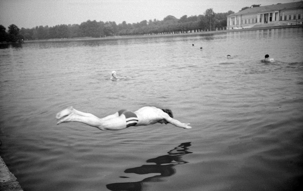 Прыжок, июль 1987, г. Москва. Лесопарк «Кусково».