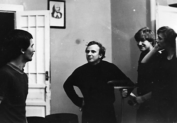 «Ассоль», 22 января 1980 - 14 декабря 1981, г. Ленинград. Выставка «"ЮТЕС" – маленькая неизвестная театр-студия» с этой фотографией.