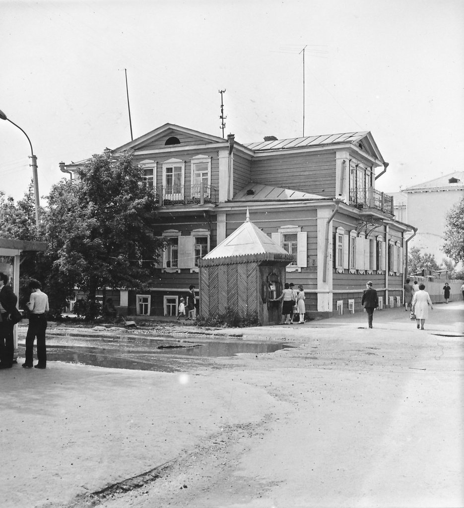 Улица Республики, 1985 - 1986, г. Тюмень ул. Республики, д. 10