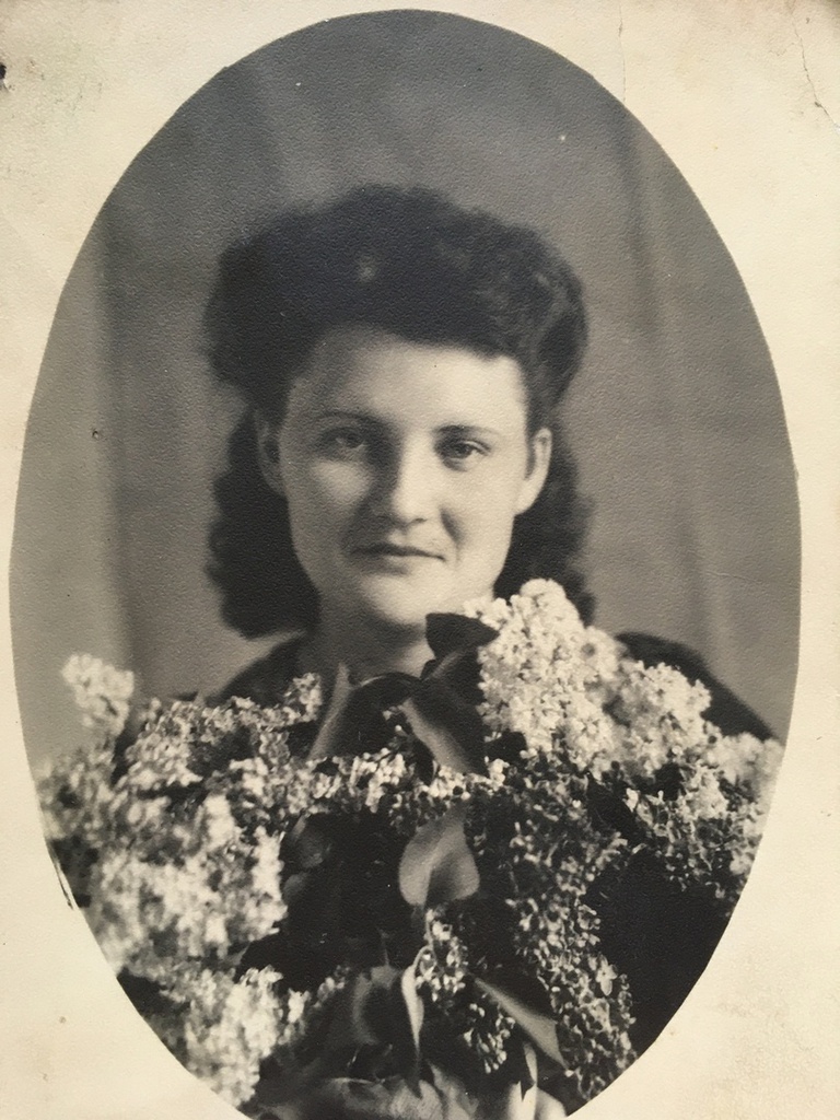 Лидия Шевцова, 31 января 1947 - 31 декабря 1947, Германия. Выставка «Май, значит сирень!» с этой фотографией.