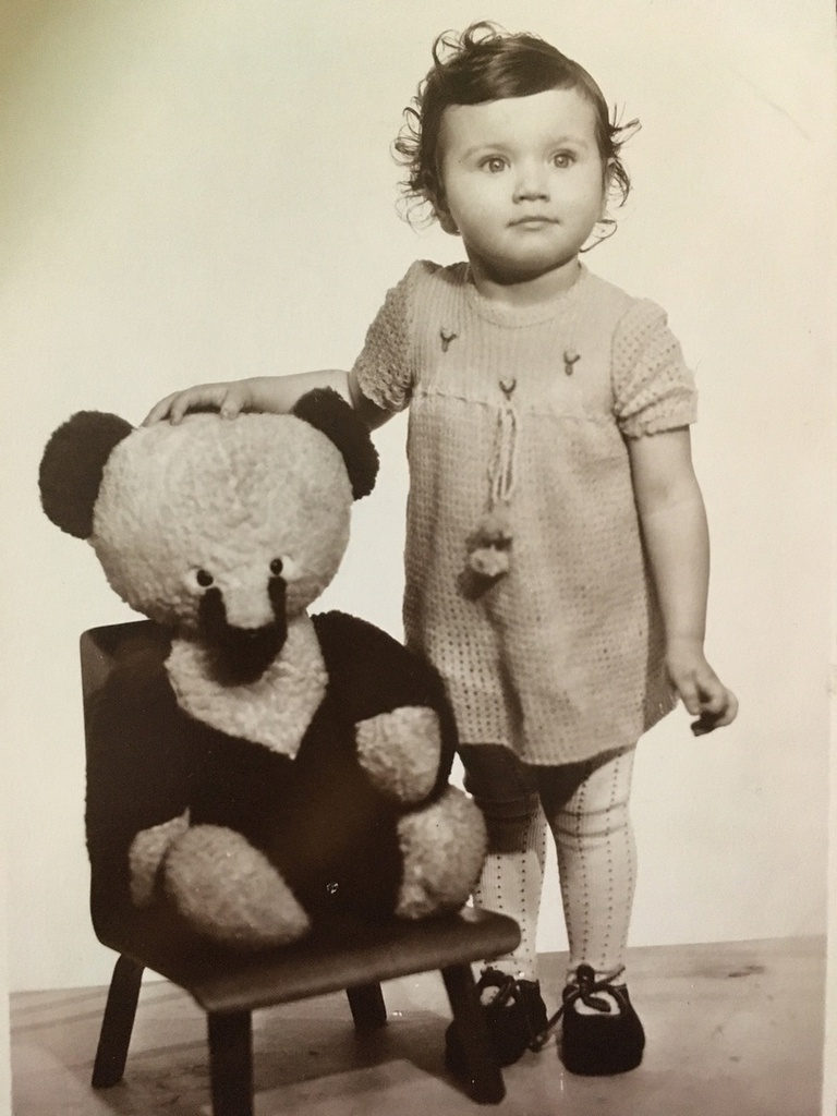 Маша Хартанович, 3 года, 1977 год, г. Ленинград. Выставка «Дети и их медведи» с этой фотографией.&nbsp;