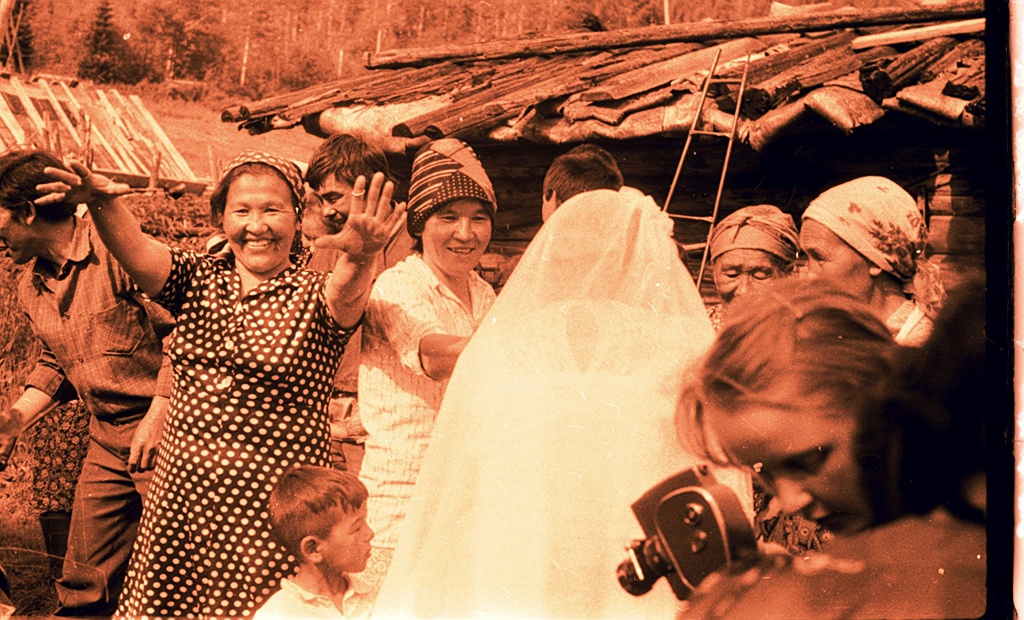 «Женское счастье», 1988 год, Горная Шория. Выставка «Жизнь шорских женщин» с этой фотографией.&nbsp;