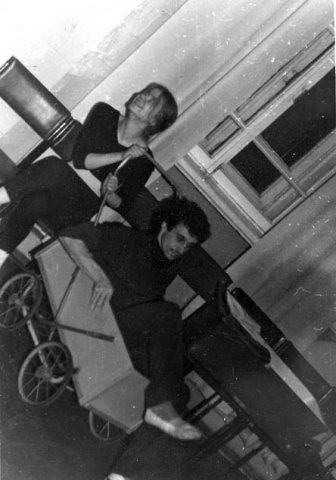 Игорь и Таня, 11 июня 1982 - 30 июля 1982, г. Ленинград. Выставка «"ЮТЕС" – маленькая неизвестная театр-студия» с этой фотографией.