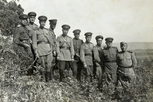 1943 год, 5 - 6 ноября 1943, г. Петропавловск-Камчатский. Второй справа&nbsp;‒ П. Г. Сотниченко.&nbsp;Фотография из архива Виктора Петровича Сотниченко.