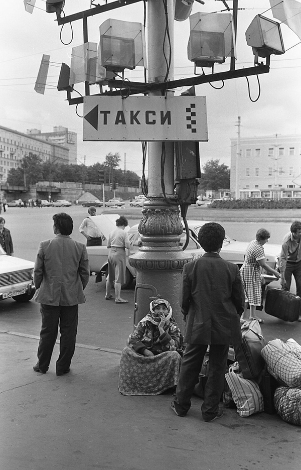 Такси, 8 июля 1987, г. Москва. Выставки&nbsp;«Когда-то в Казахстане», «По счетчику» и&nbsp;видео «В движении!» с этой фотографией.
