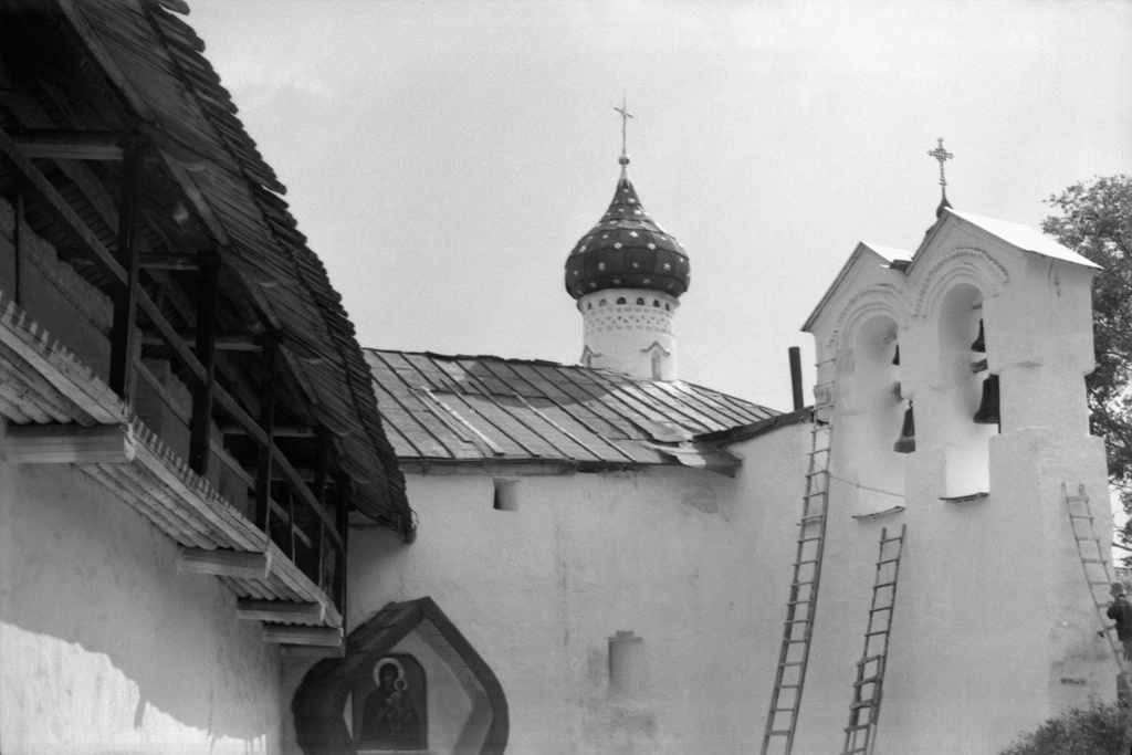 Фото "Никольская церковь Псково-Печерского монастыря", июнь - август ...