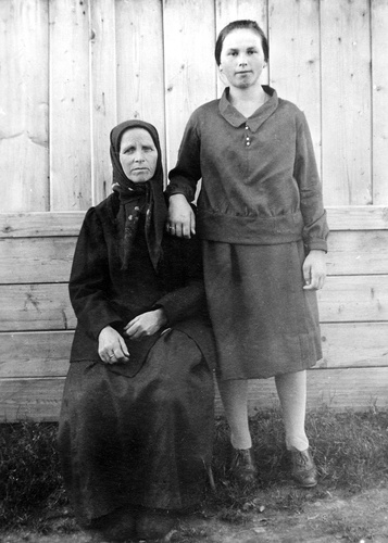 Мать и дочь, 1930 - 1940