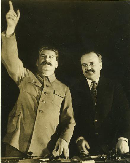Иосиф Сталин и Вячеслав Молотов, 1 января 1935 - 30 декабря 1935, г. Москва. Видеовыставка «Вячеслав Молотов. Второй после Сталина» с этой фотографией.