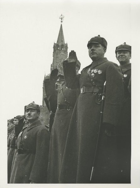 Климент Ворошилов среди советских военачальников на Красной площади в день празднования 17-й годовщины Октября, 1934 год, г. Москва