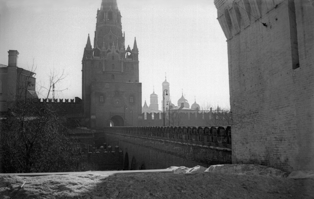 Троицкая башня и Троицкий мост в Московском Кремле, 1 декабря 1957 - 31 декабря 1959, г. Москва. Выставка «Мосты Москвы» с этой фотографией.&nbsp;