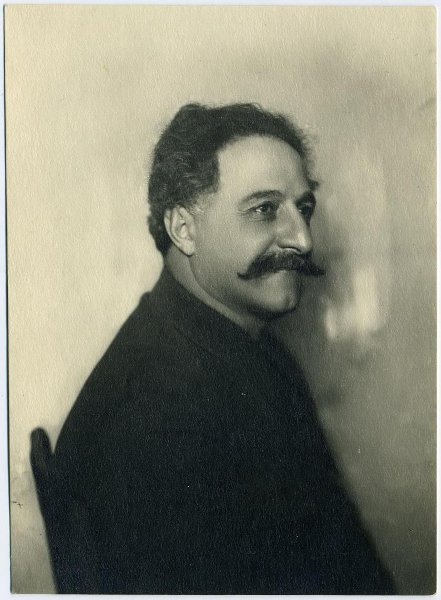 Серго Орджоникидзе, 1935 год. Видео «Товарищ Серго. От фельдшера до "отца" тяжелой промышленности» с этой фотографией.