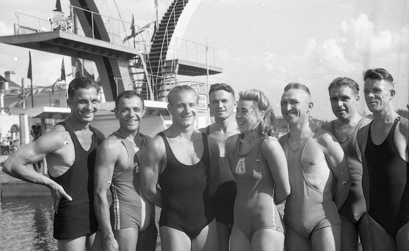 Прыжки в воду, 1 мая 1949 - 1 июля 1950, г. Москва. Фотография из архива Алексея Бражникова.