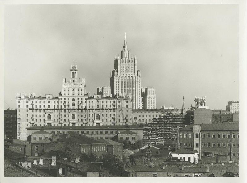 Новые дома и высотный дом на Смоленской площади, 1953 - 1959, г. Москва