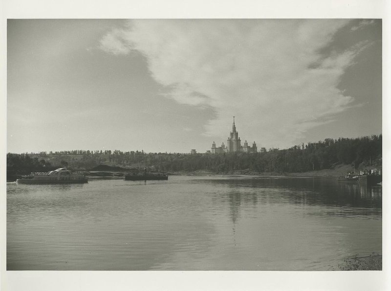 Москва-река, 1953 - 1959, г. Москва. Видео «Спиной к ректорату» с этой фотографией.