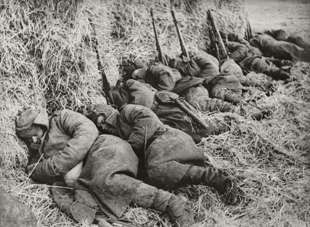 «Пусть солдаты немного поспят», 1942 год. Выставка «Фотограф Георгий Зельма (1906–1984)» с этим снимком.