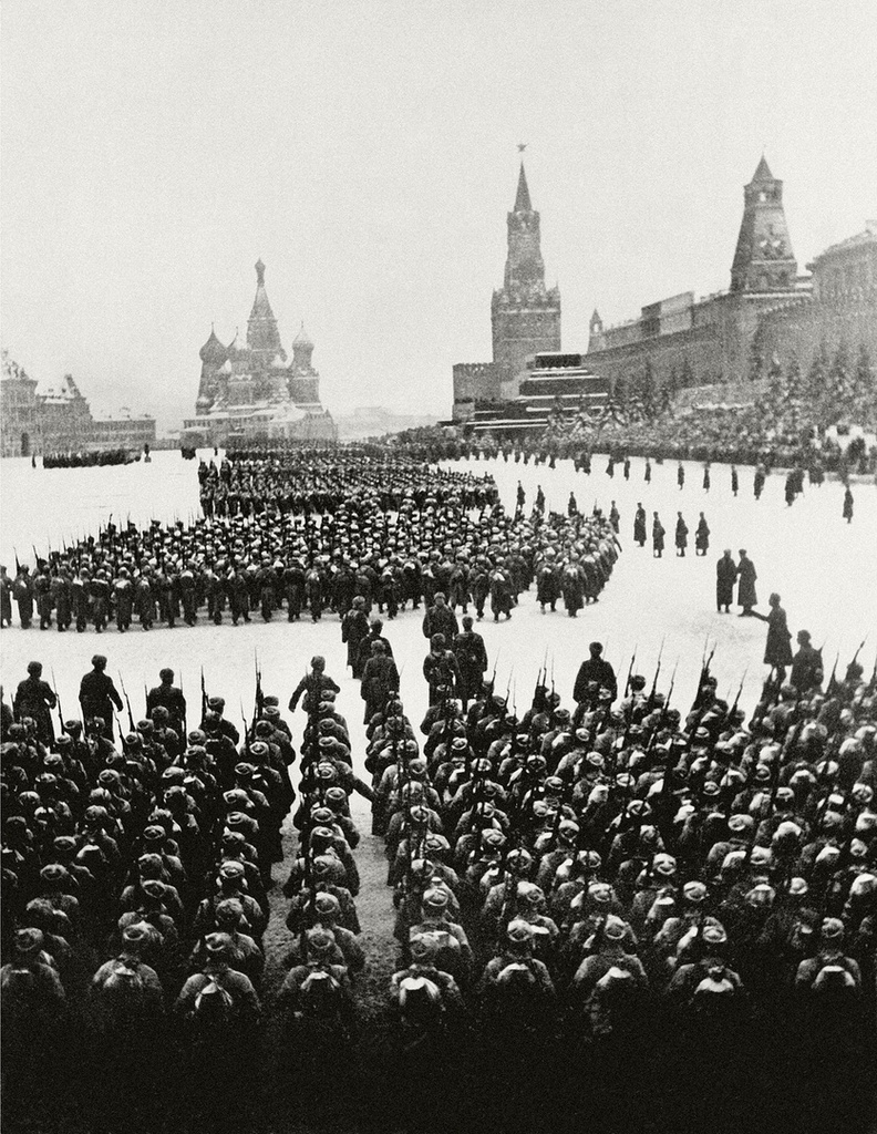 Парад на Красной площади, 7 ноября 1941, г. Москва. Выставки «7 Ноября. Демонстрации, митинги, парады»,&nbsp;«Главный день в жизни мертвого государства»,&nbsp;«Великая Отечественная. Путь к Победе» с этой фотографией. 