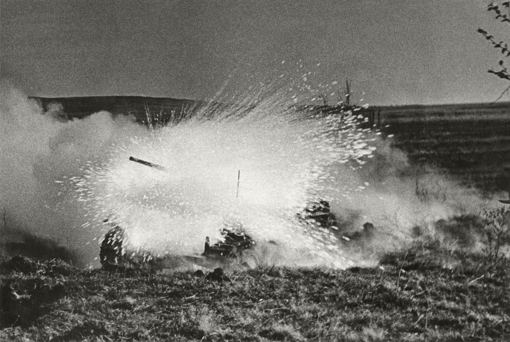 Взрыв танка, 1942 год. Выставка «Начало Великой Отечественной войны» с этой фотографией.&nbsp;