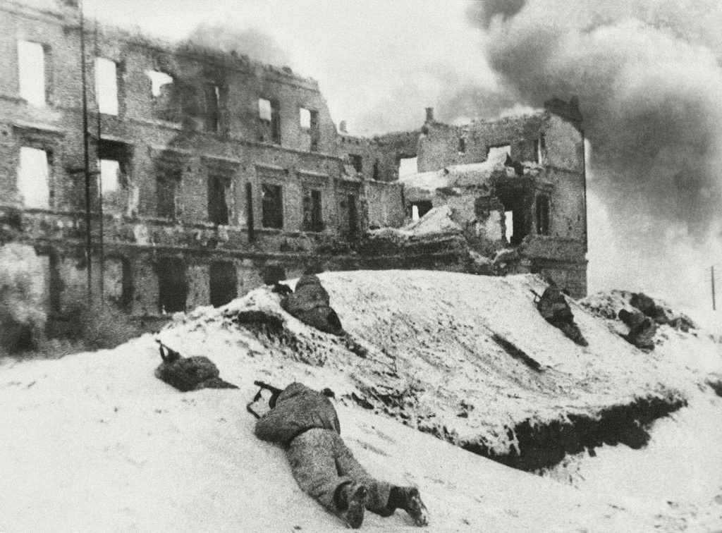 Бой за дом, январь 1943, г. Сталинград. Казарма НКВД на Дар-горе, опорный пункт, называемый немцами&nbsp;«Barraks hill»,&nbsp;«Kaserne» –&nbsp;«Казармы».Ныне Волгоград.