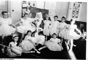 Утренник во 2 «А» классе Ялтинской школы № 6, январь 1957, Украинская ССР, Крымская обл., г. Ялта. 