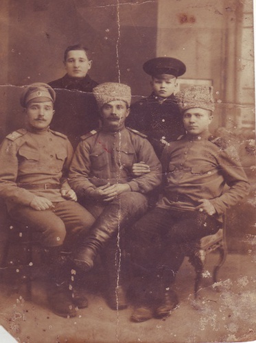Фотография товарищей в память о событиях Первой мировой войны, 1916 год