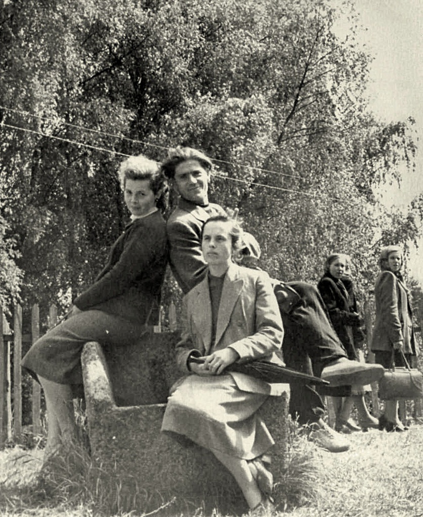 Каменное кресло в Михайловском, 1959 год. 