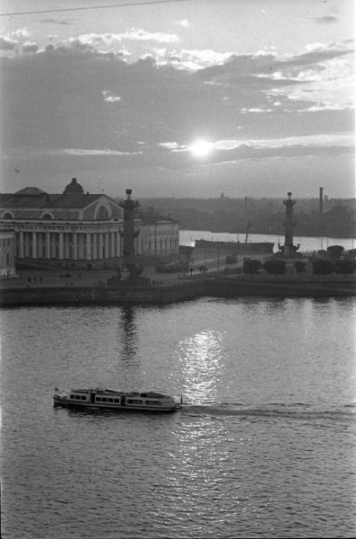Нева, 1947 - 1955, г. Ленинград. Выставка «Места Бродского в Петербурге» с этой фотографией.&nbsp;