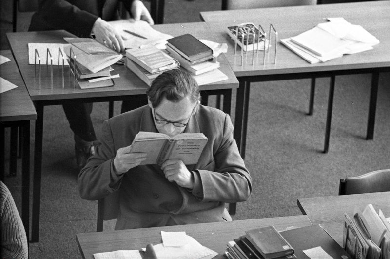 В читальном зале, 1968 год, г. Москва. Выставка «Библиотеки» с этой фотографией.