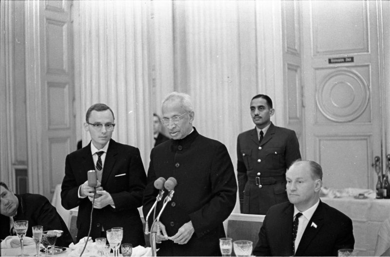 Президент Республики Индия Сарвепалли Радхакришнан на торжественном обеде, сентябрь 1964, г. Ленинград. Выставка «Подобрать слова» с этой фотографией.