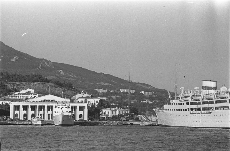 Морской порт Ялты, сентябрь 1964, Украинская ССР, г. Ялта. Выставка «Ялта – город счастья» с этой фотографией.&nbsp;