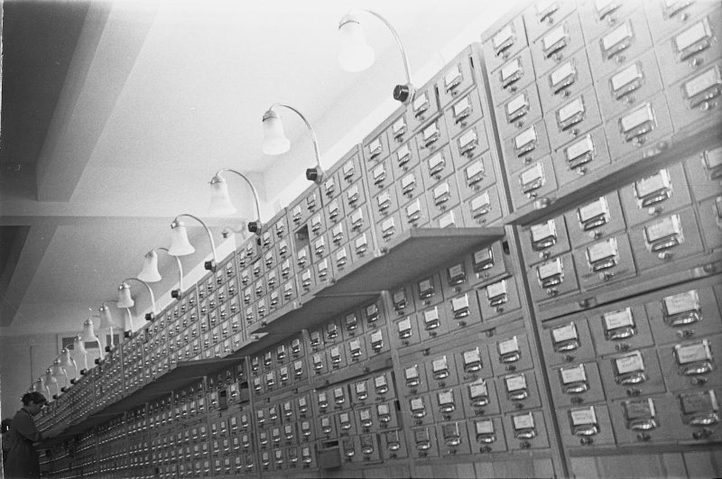Каталожные шкафы, 1962 год, г. Москва. Выставка «Библиотеки»&nbsp;и видео «Ленинка» с этой фотографией. 