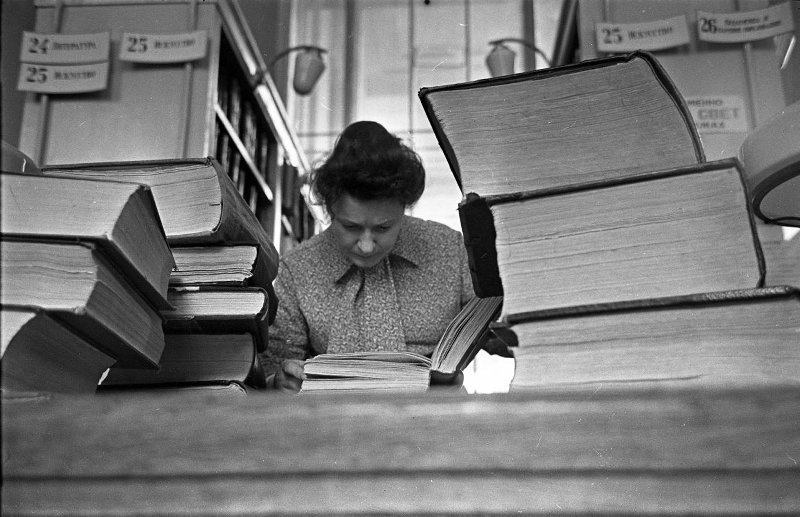 Читательница, 1962 год, г. Москва. Выставка «Библиотеки» с этой фотографией.
