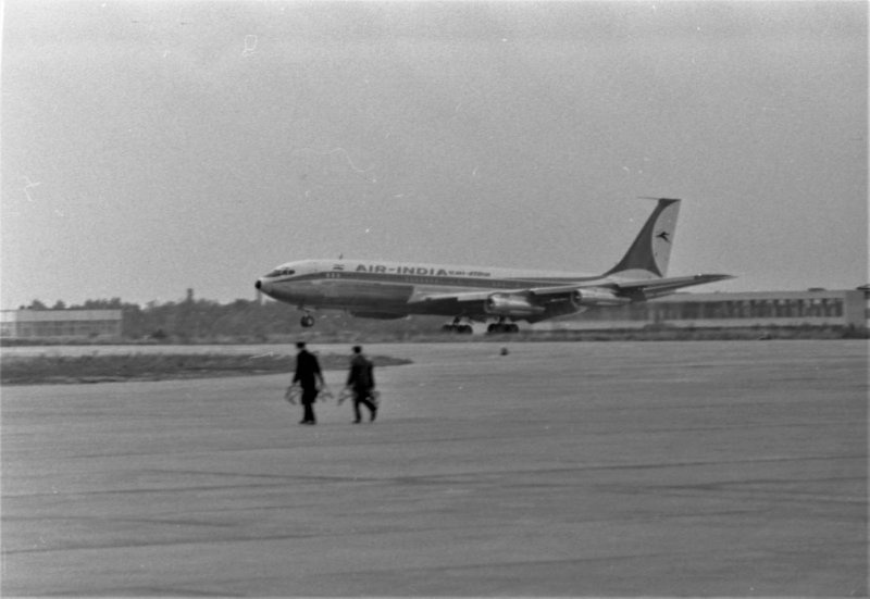 Встреча в аэропорту Внуково, сентябрь 1964, г. Москва. Выставка «Внучка» с этой фотографией.&nbsp;