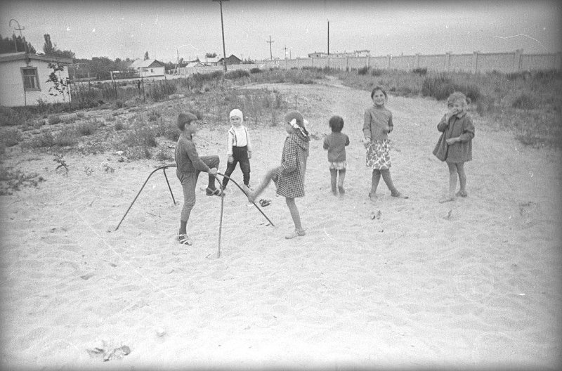 Дети, 1970-е. Выставка «Игра длиной в полвека» с этой фотографией.