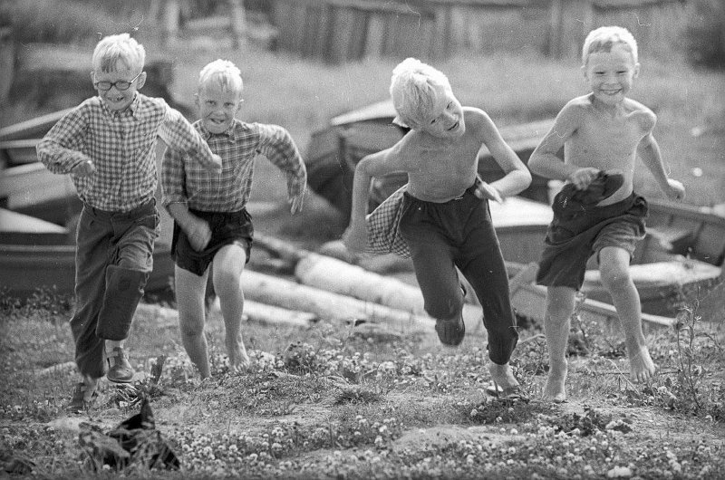 Мальчики, август 1973, Архангельская обл., с. Яренск. Выставка «Последние дни лета» с этой фотографией.