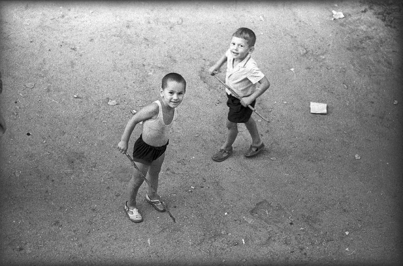 Мальчики, август 1973, Архангельская обл., с. Яренск. Выставка «Последние дни лета» с этой фотографией.