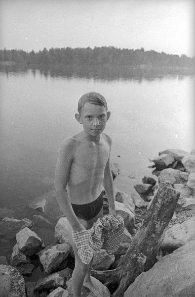 Мальчик, август 1973, Архангельская обл., с. Яренск. Выставка «Последние дни лета» с этой фотографией.