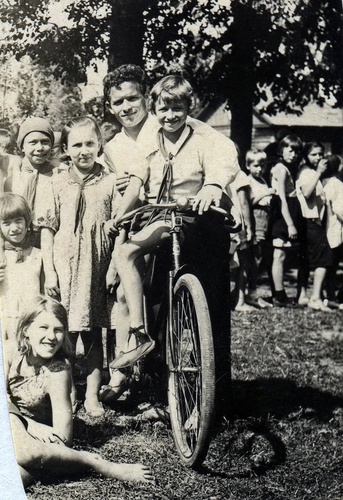 В пионерском лагере, 1932 год