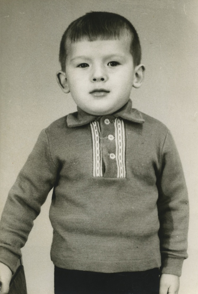 Алеша, январь 1971, Тульская обл., г. Советск. Алексей Мишин. Надпись на обороте фотографии: «На память бабе Вере и т. Томе, Лене и Саше от Алеши. 3 года. г. Советск Тульской области, январь 1971 г.».
