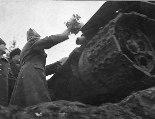 Константин Рокоссовский на открытии памятника «Танк Т-34», 4 декабря 1966, 41-й километр Ленинградского шоссе