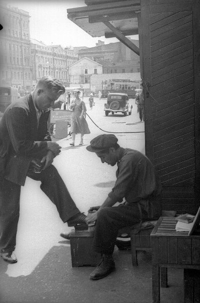 Чистильщик обуви, 1930-е, г. Москва